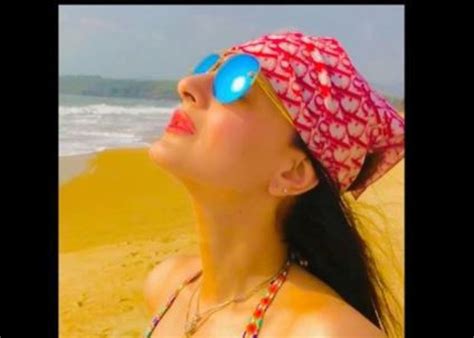 Ameesha Patel drops videos from the beach: ‘Hope I could be as。